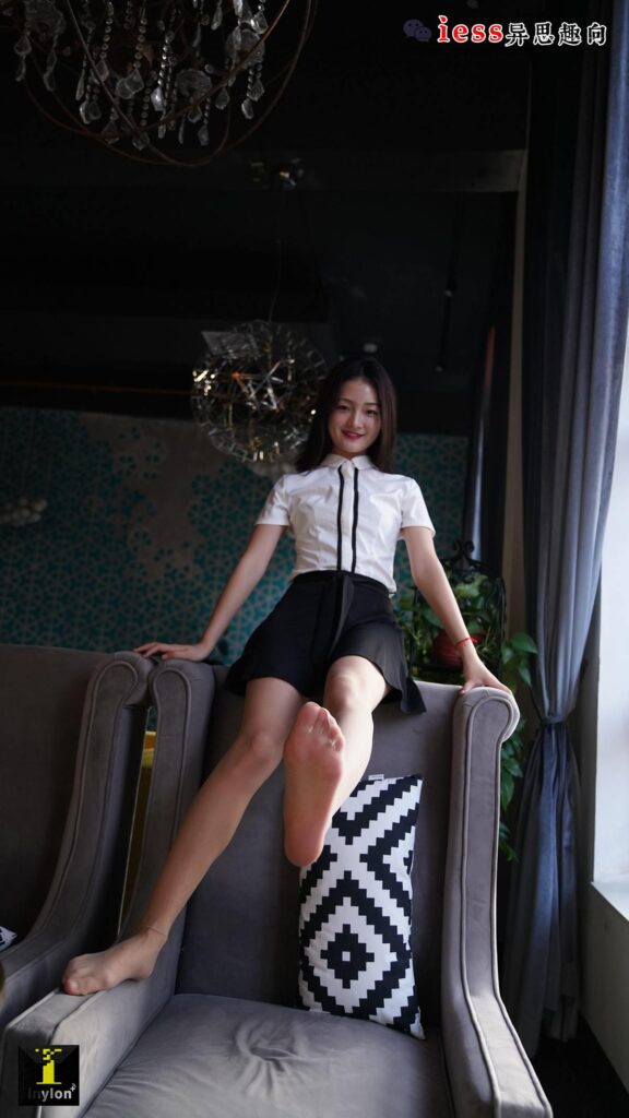 [IESS异思趣向] 普惠集 135 – 格格的白凉鞋 [85P/60.7MB]插图1