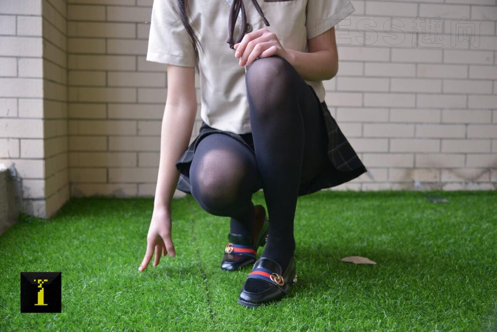 [IESS异思趣向] 普惠集 139-《50D、JK和少女》2 [75P/192MB]插图1