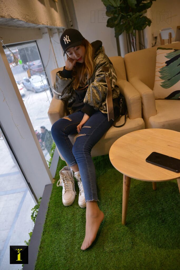 [IESS异思趣向] 普惠集136-小捷的双层袜 [74P/188MB]插图1