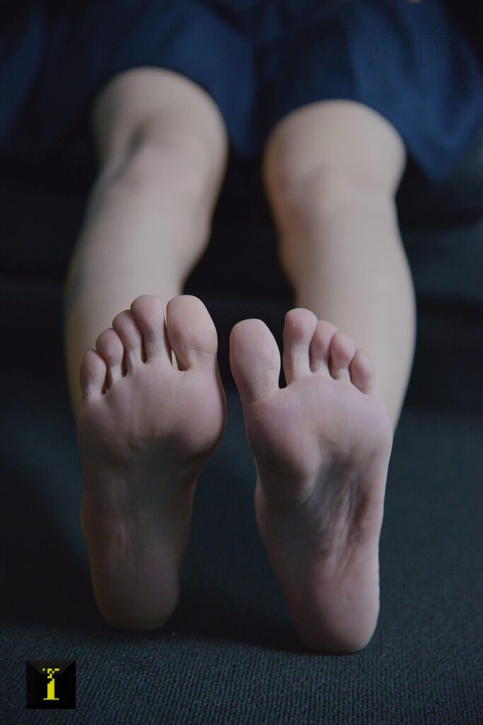 [IESS异思趣向] 普惠集 156-若琪的裸腿 [84P/166MB]插图3