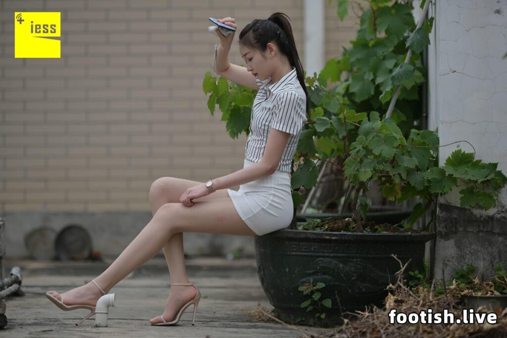 [IESS异思趣向] 普惠集 171-腿霸增赏版 [52P/40MB]插图1