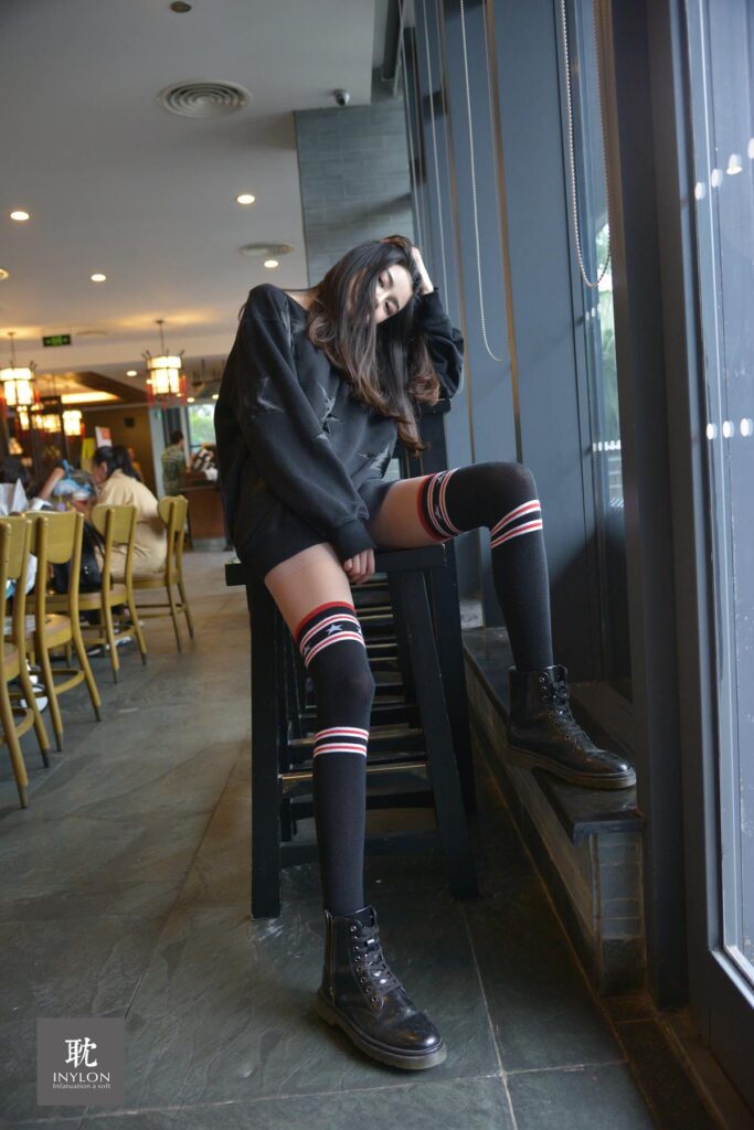 [IESS异思趣向] 普惠集 198 – 瘦长的非主流丝腿 [92P/136MB]插图3