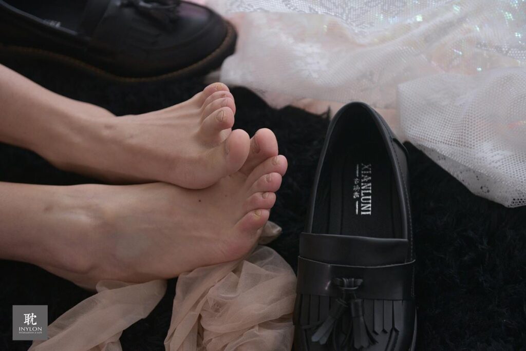 [IESS异思趣向] 普惠集 215 格格 小皮鞋2 [60P/79MB]插图3