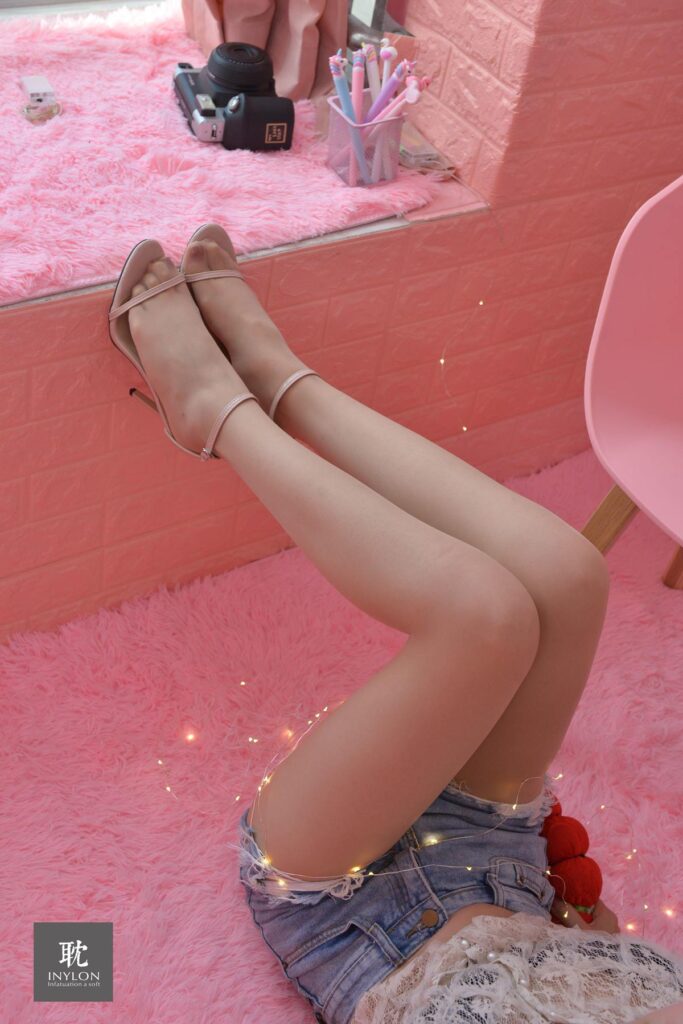 [IESS异思趣向] 普惠集 234 九妹 快乐的丝袜 [73P/94MB]插图3