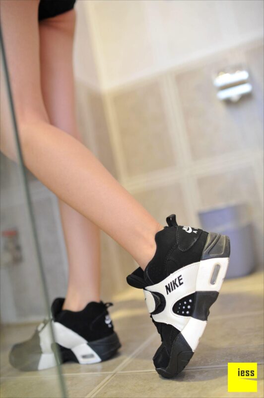 [IESS异思趣向] 2016.09.21 丝足便当003：《丝袜与运动鞋》楚楚 [46P/21MB]-无料摄影圈