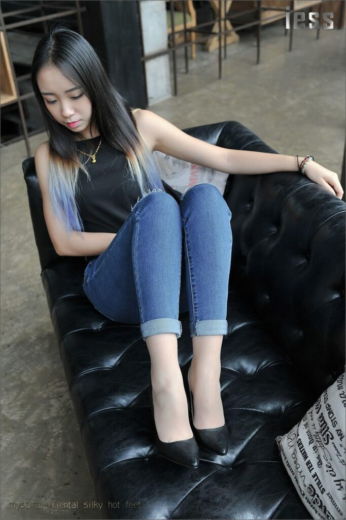 [IESS异思趣向] 2016.09.30 丝足便当007：《丝足高跟与牛仔裤 1》张馨月 [54P/32MB]插图2