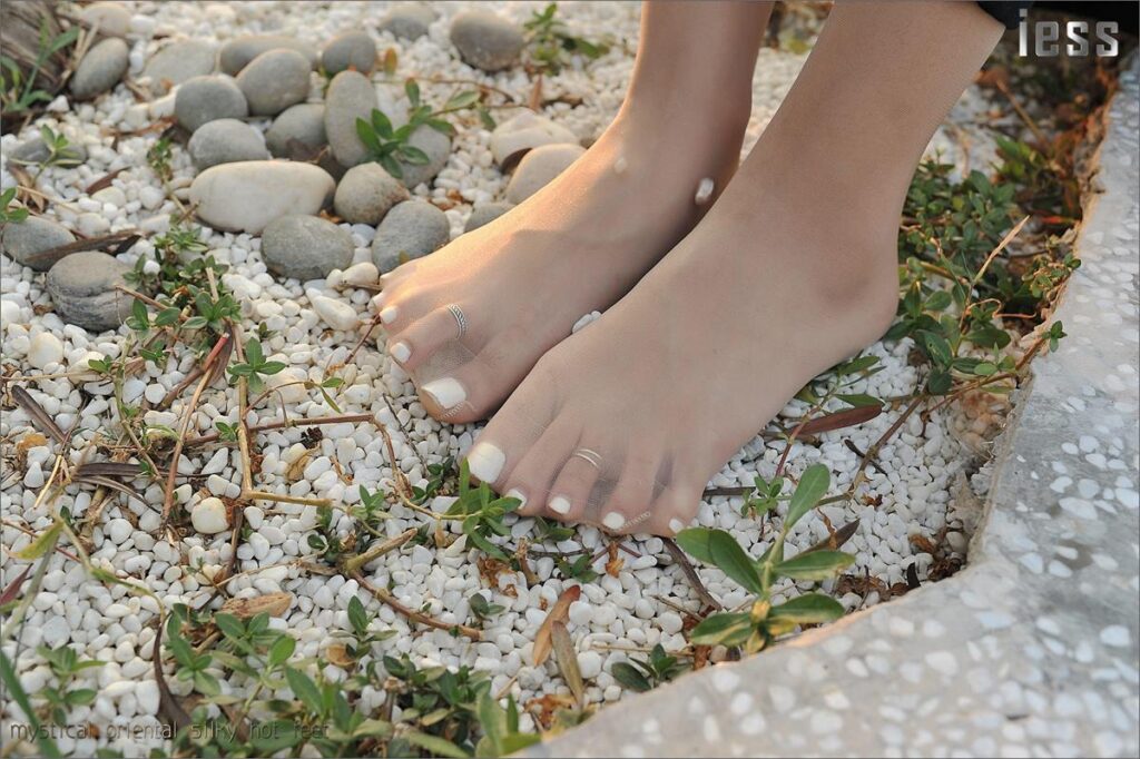 [IESS异思趣向] 2016.10.19 丝足便当018：《SASA与ES6(超薄肉丝)》 [60P/70MB]插图1