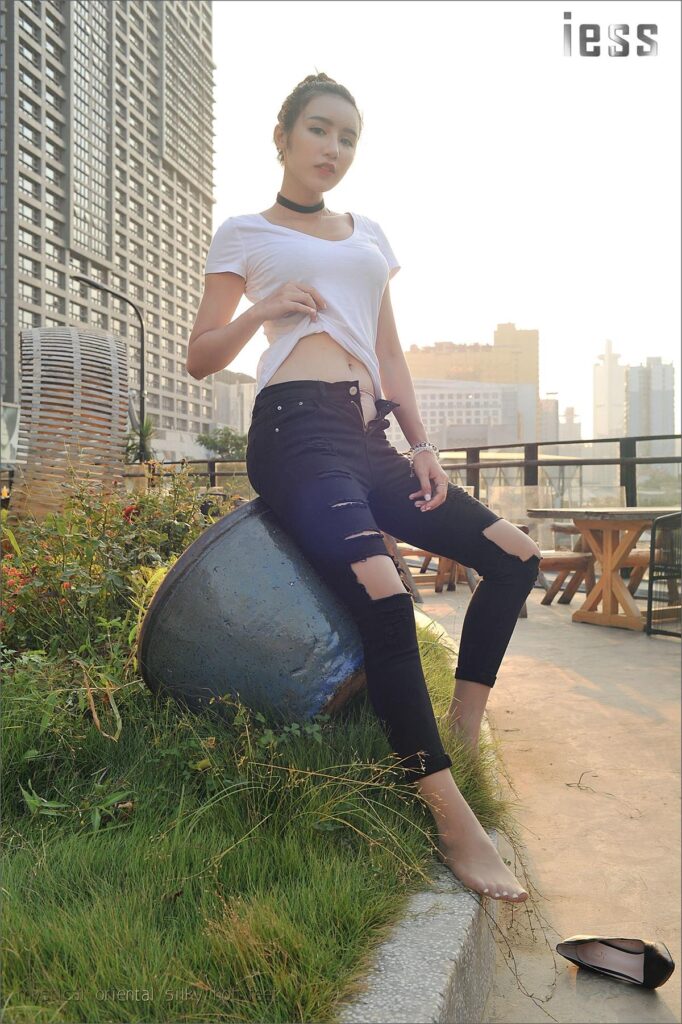 [IESS异思趣向] 2016.10.19 丝足便当018：《SASA与ES6(超薄肉丝)》 [60P/70MB]插图2