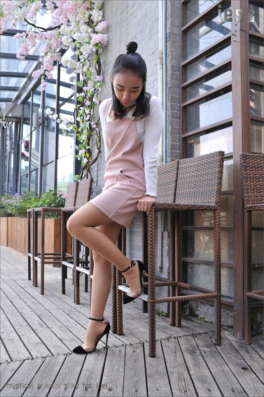 [IESS异思趣向] 2016.11.10 丝足便当030：《肉丝优足露趾高跟》馨月 [98P/106MB]-无料摄影圈