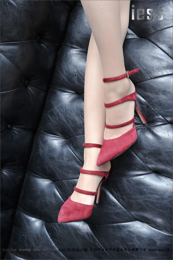 [IESS异思趣向] 2016.12.08 丝足便当038：《天上人间1-小夕丝足》小夕 [94P/110MB]插图1