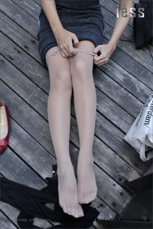 [IESS异思趣向] 2017.01.03 丝足便当050：《平底鞋·控！》 [99P/126MB]-无料摄影圈