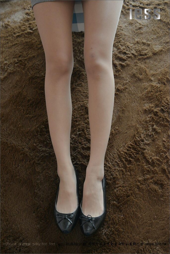 [IESS异思趣向] 2017.01.14 丝足便当056：《女神演绎ES6和平底鞋》潇潇 [99P/118MB]插图1