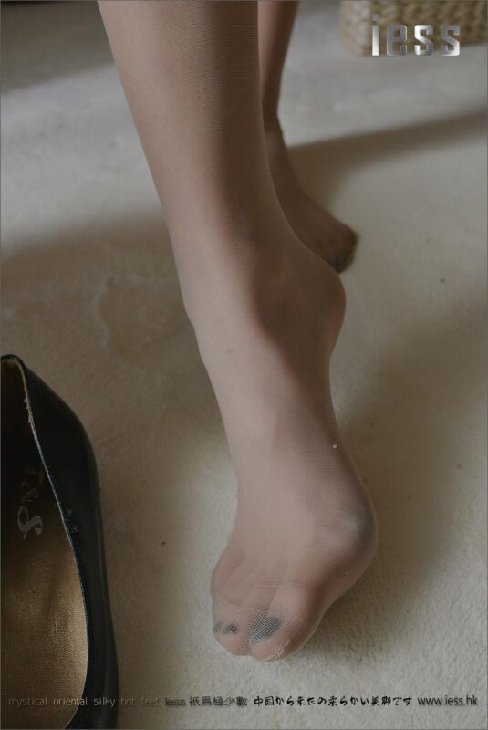 [IESS异思趣向] 2017.01.14 丝足便当056：《女神演绎ES6和平底鞋》潇潇 [99P/118MB]-无料摄影圈