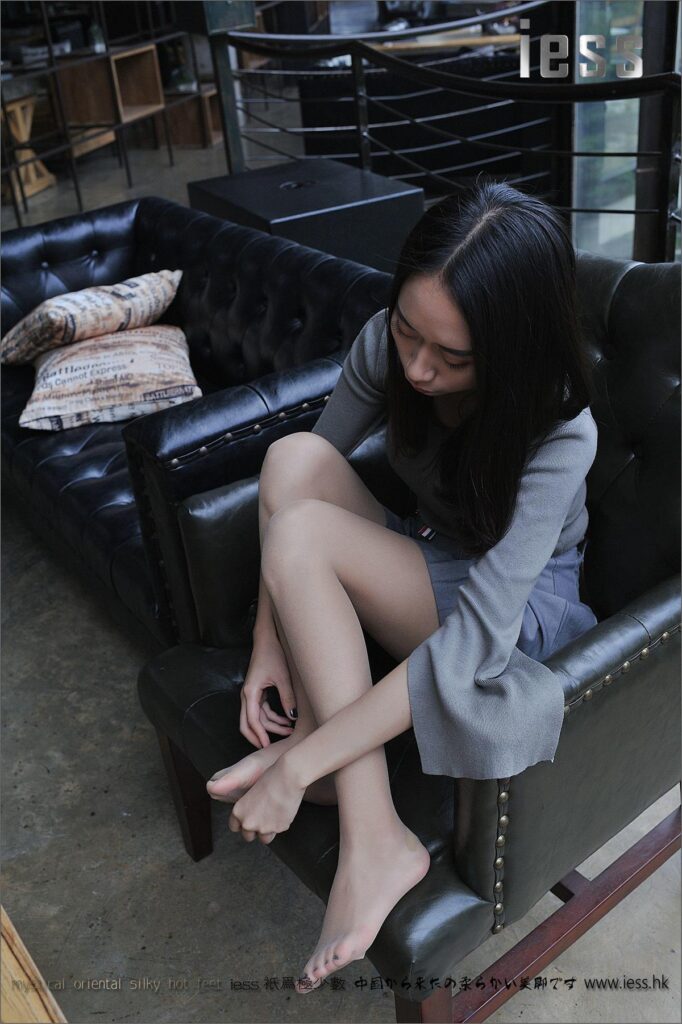 [IESS异思趣向] 2017.01.15 丝足便当057：《超薄肉丝与黑高跟》小C [99P/99.2MB]插图3