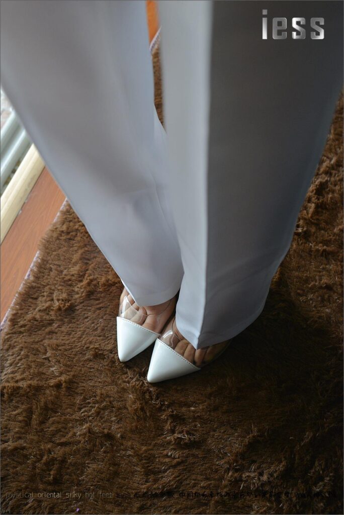 [IESS异思趣向] 2017.01.18 丝足便当058：《典藏-裸足高跟鞋》悬念 [99P/121MB]插图2