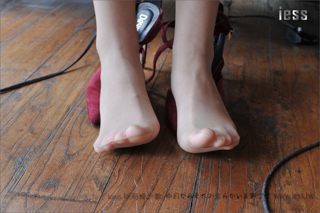 [IESS异思趣向] 2017.01.21 丝足便当060：《天上人间2-小夕丝足》 [87P/86.3MB]插图4