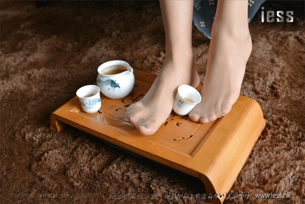 [IESS异思趣向] 2017.01.31 丝足便当068：《请茶》小C [99P/195MB]插图2