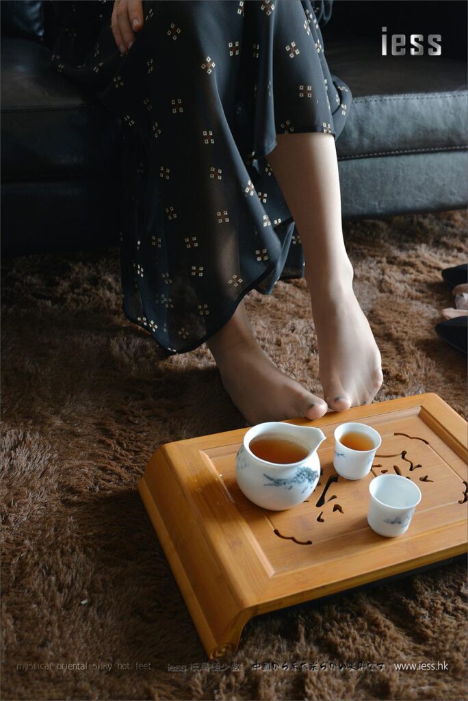 [IESS异思趣向] 2017.01.31 丝足便当068：《请茶》小C [99P/195MB]插图1