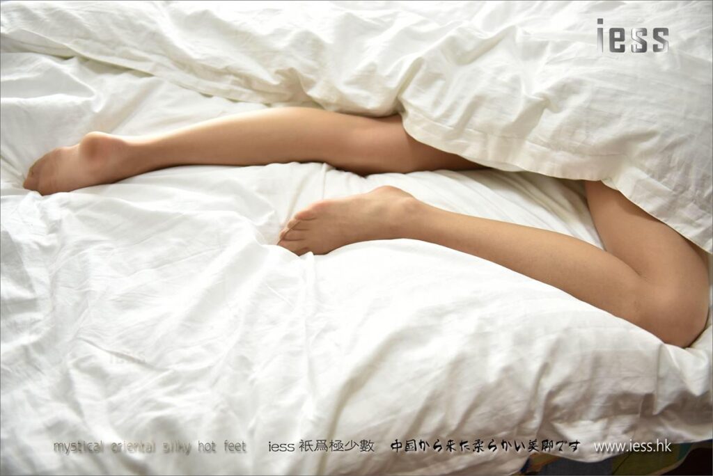 [IESS异思趣向] 2017.03.13 丝足便当084：丝足场景剧七《妹妹的周末》-part1晨起 [60P/50MB]插图3