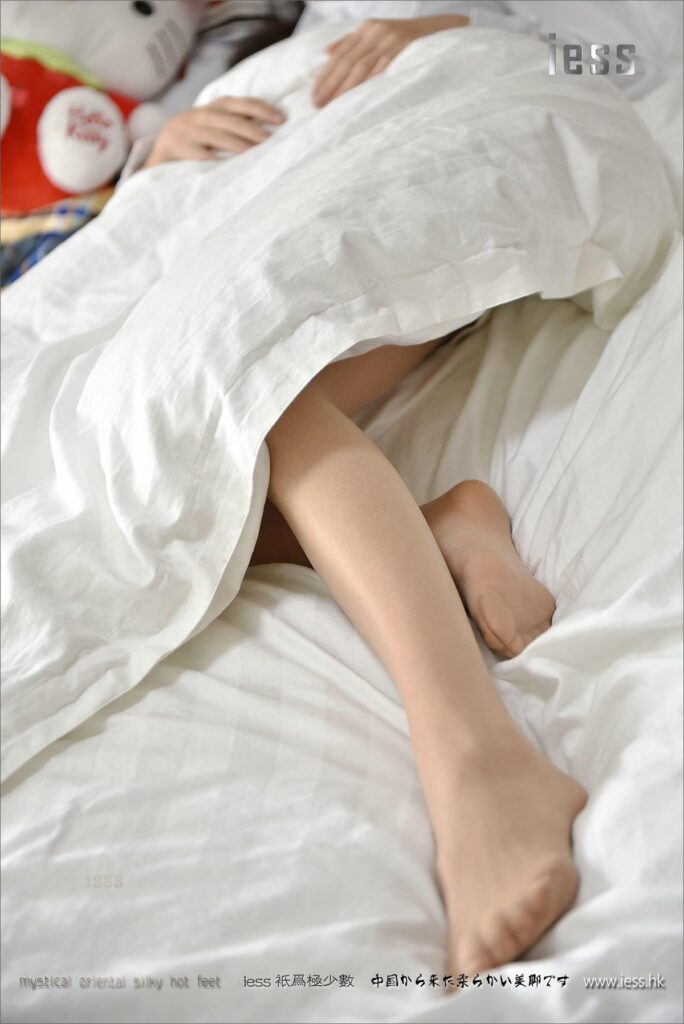 [IESS异思趣向] 2017.03.13 丝足便当084：丝足场景剧七《妹妹的周末》-part1晨起 [60P/50MB]插图2