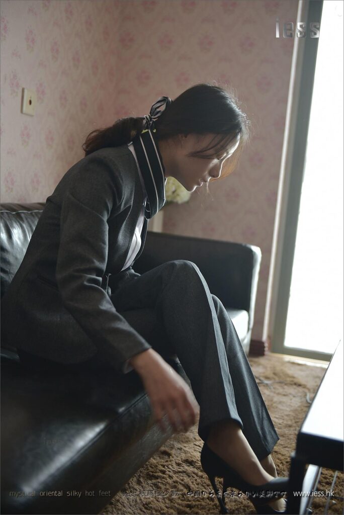 [IESS异思趣向] 2017.03.17 丝足便当087：《空姐养成计划系列-1》小六 [99P/149MB]插图1