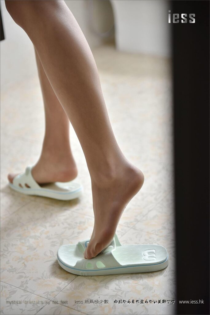 [IESS异思趣向] 2017.03.26 丝足便当092：丝足场景剧七《妹妹的周末》-part2洗漱 [36P/39MB]插图1