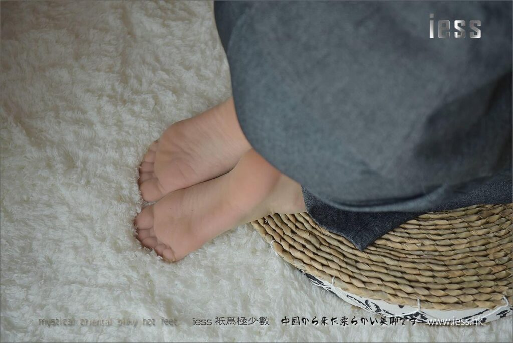 [IESS异思趣向] 2017.05.05 丝足便当114：《小六的长裤短丝》小六 [99P/126MB]插图2