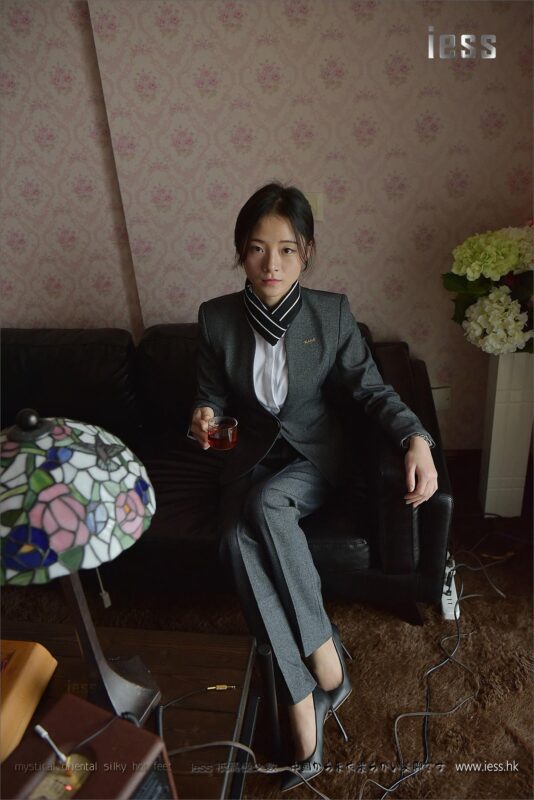 [IESS异思趣向] 2017.05.05 丝足便当114：《小六的长裤短丝》小六 [99P/126MB]-无料摄影圈