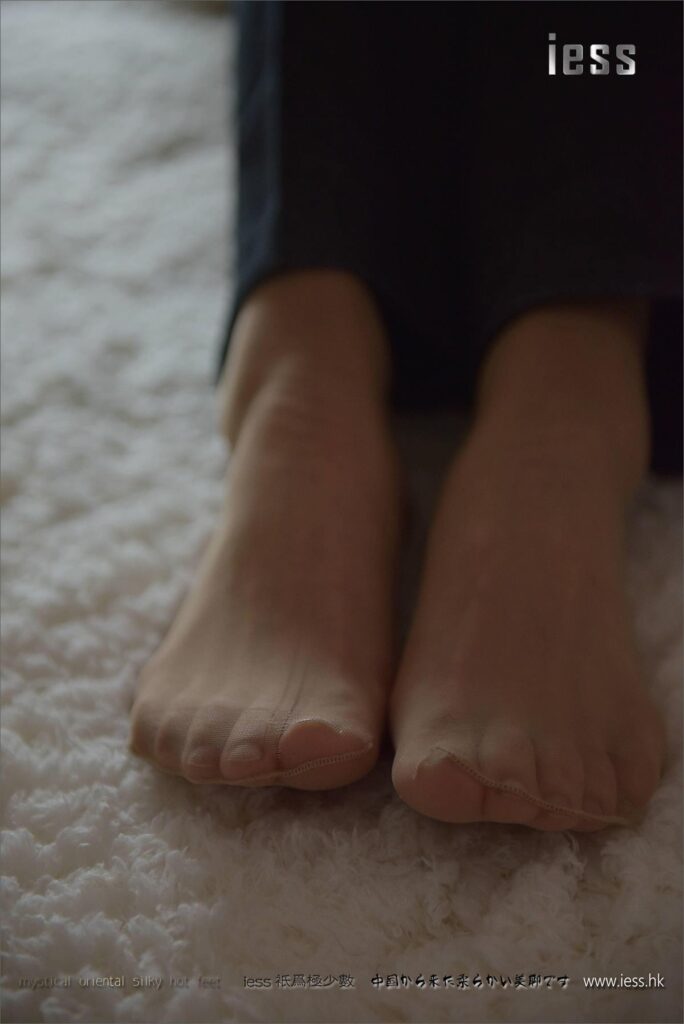 [IESS异思趣向] 2017.05.05 丝足便当114：《小六的长裤短丝》小六 [99P/126MB]插图1