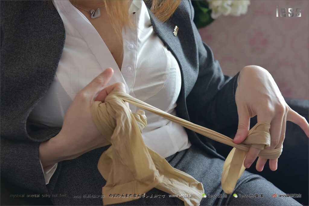 [IESS异思趣向] 2017.07.27 丝足便当125：《制服、丝袜和赵老师》赵老师 [99P/622MB]插图3