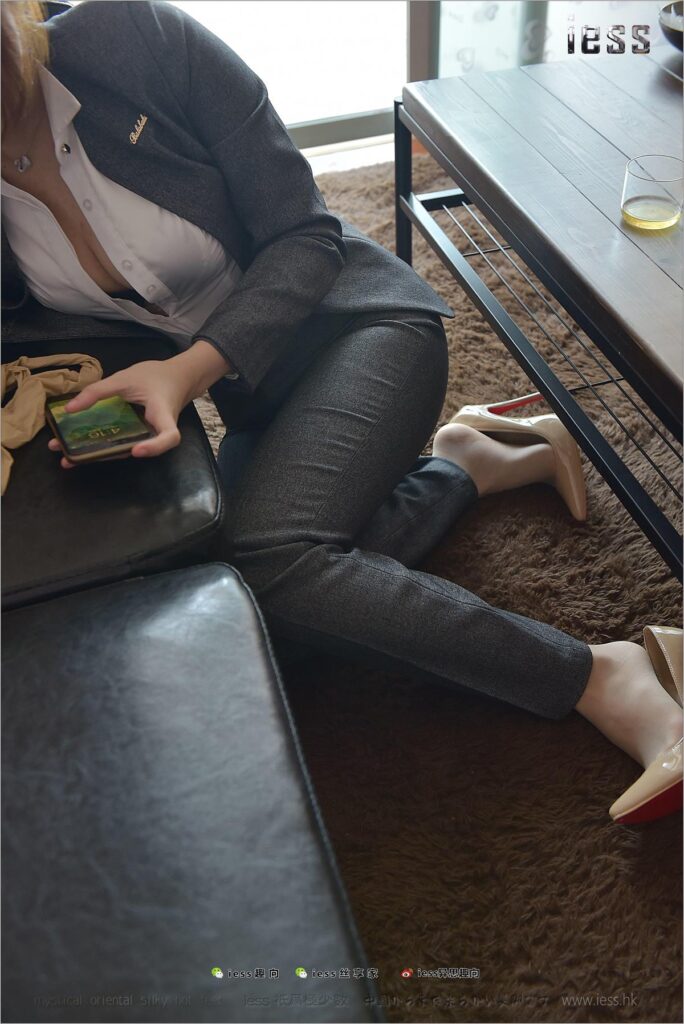 [IESS异思趣向] 2017.12.03 丝足便当174：《找钥匙 I 》赵老师 概念型作品 [99P/185MB]插图1