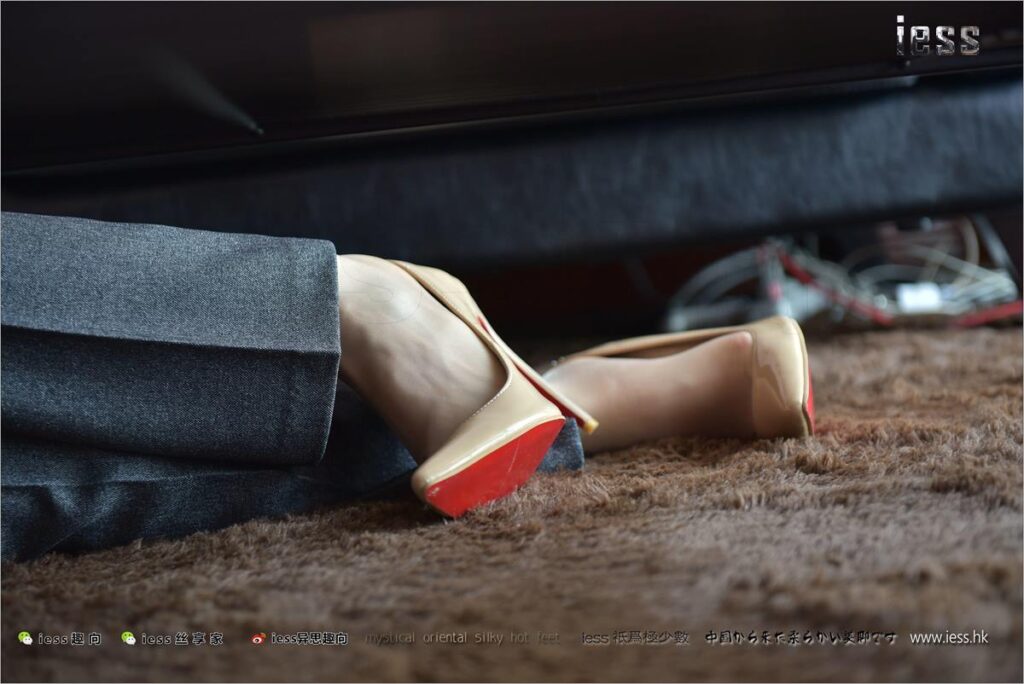 [IESS异思趣向] 2017.12.03 丝足便当174：《找钥匙 I 》赵老师 概念型作品 [99P/185MB]插图2