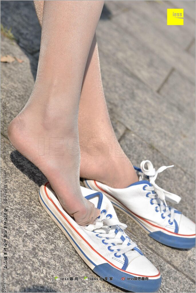 [IESS异思趣向] 2017.12.25 丝足便当181：《及笈之丝–帆布鞋1》若其 [99P/175MB]插图1