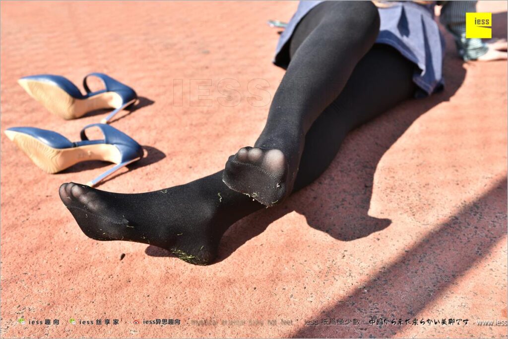 [IESS异思趣向] 2017.12.25 丝足便当182：《厚嘿丝的“透肉”又惑》静静 [99P/218MB]插图3