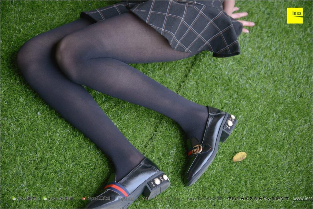 [IESS异思趣向] 2018.01.09 丝足便当187：《50D、JK和少女》若琪 [99P/268MB]插图1