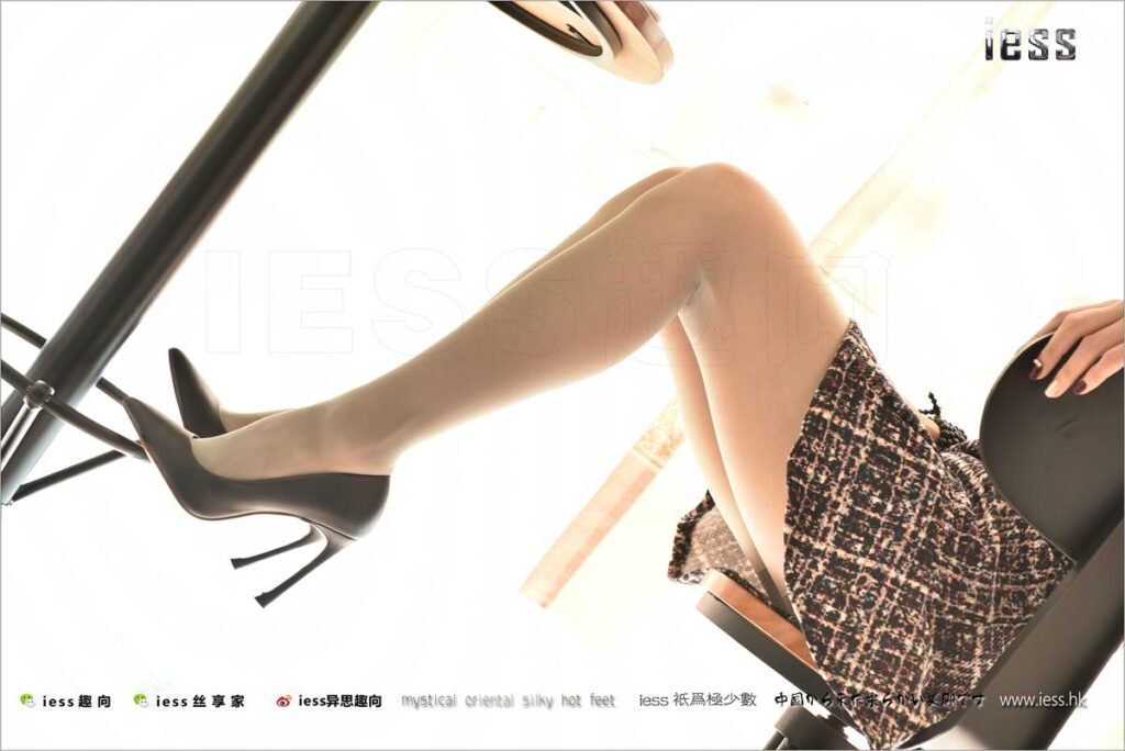 [IESS异思趣向] 2018.02.10 丝足便当196：《素人职业白领的灰丝》薇薇 [99P/92.9MB]插图1