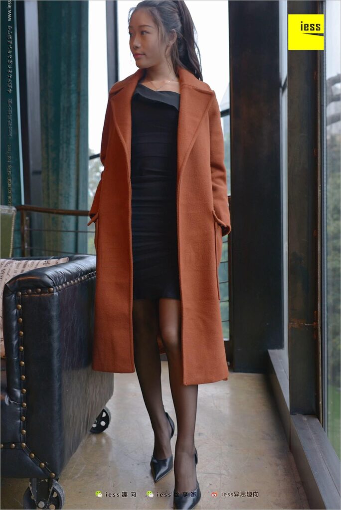 [IESS异思趣向] 2018.03.20 丝足便当209：《小黑妞的嘿丝美腿》小黑妹静静 [99P/135MB]插图1