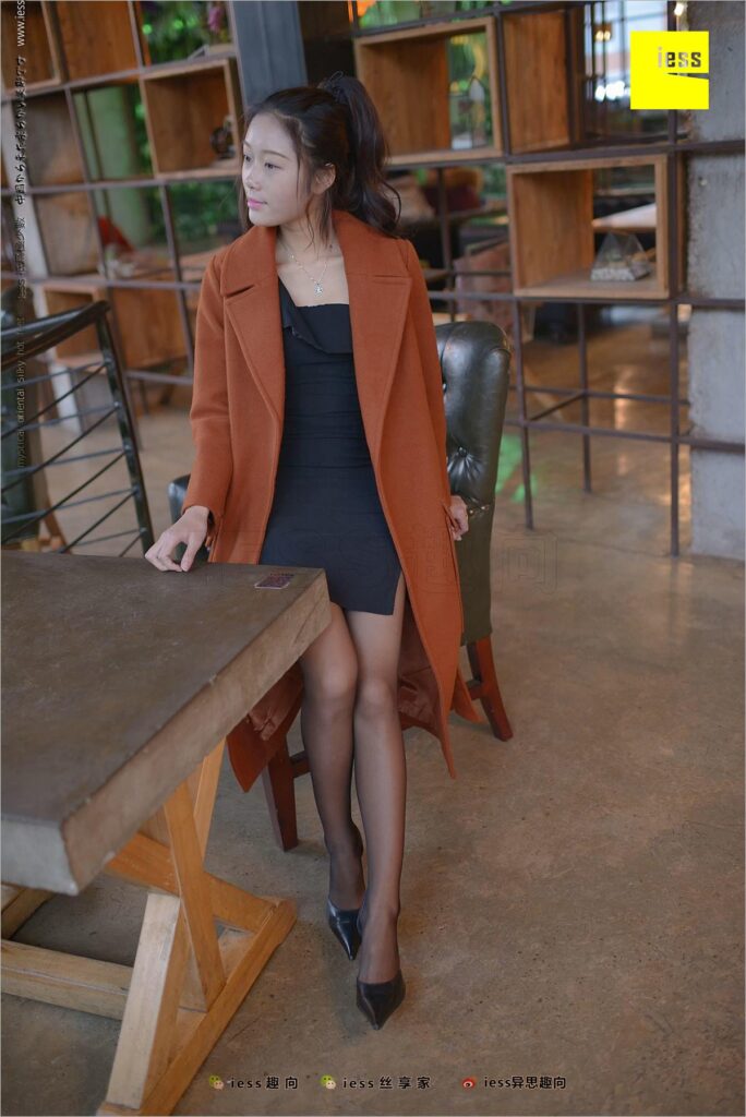 [IESS异思趣向] 2018.03.20 丝足便当209：《小黑妞的嘿丝美腿》小黑妹静静 [99P/135MB]插图2