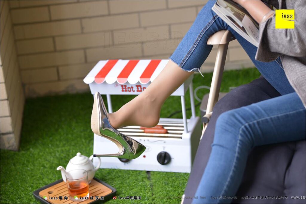 [IESS异思趣向] 2018.03.27 丝足便当210：《经典小脚》华华 [99P/185MB]插图2