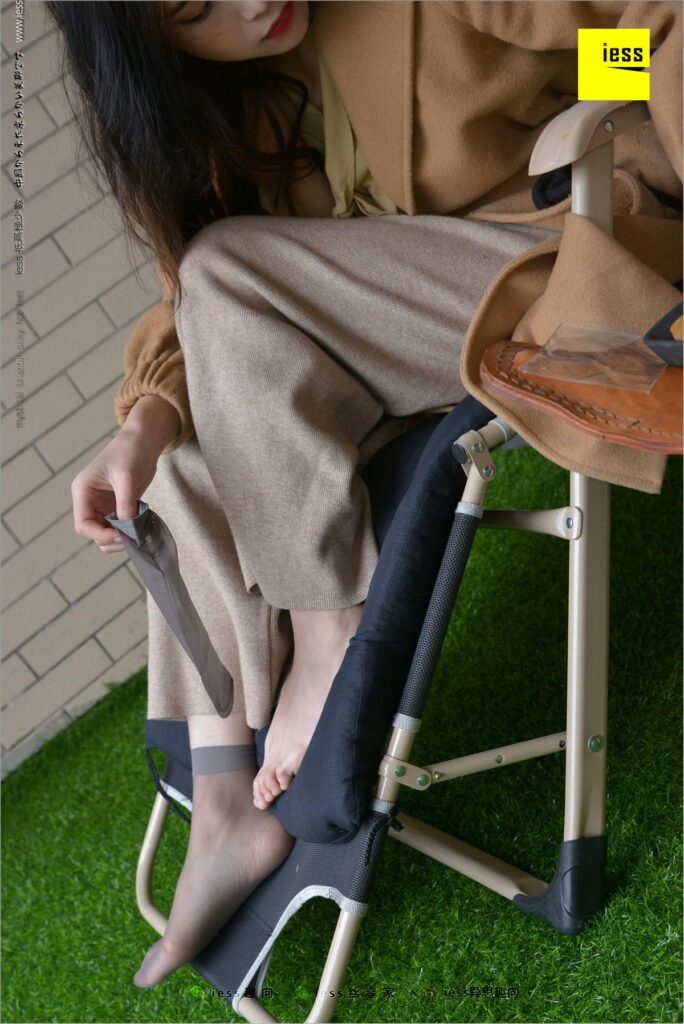 [IESS异思趣向] 2018.04.15 丝足便当218：《小羽、船袜、短丝和平底鞋》精简版 [99P/114MB]插图2