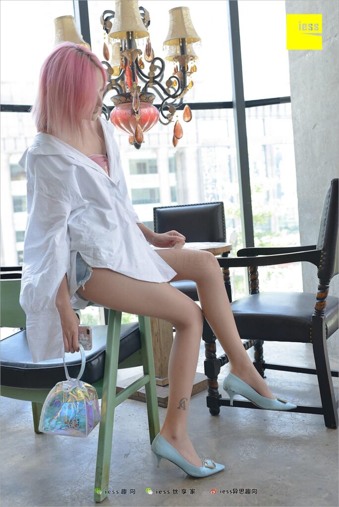 [IESS异思趣向] 2018.05.08 丝足便当228：《嘿丝女神的红蓝黄》潇潇 [76P/111MB]插图3