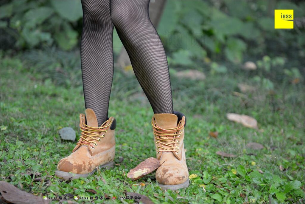 [IESS异思趣向] 2018.05.21 丝足便当233：《误入歧途的网眼袜》潇潇 [89P/150MB]插图1