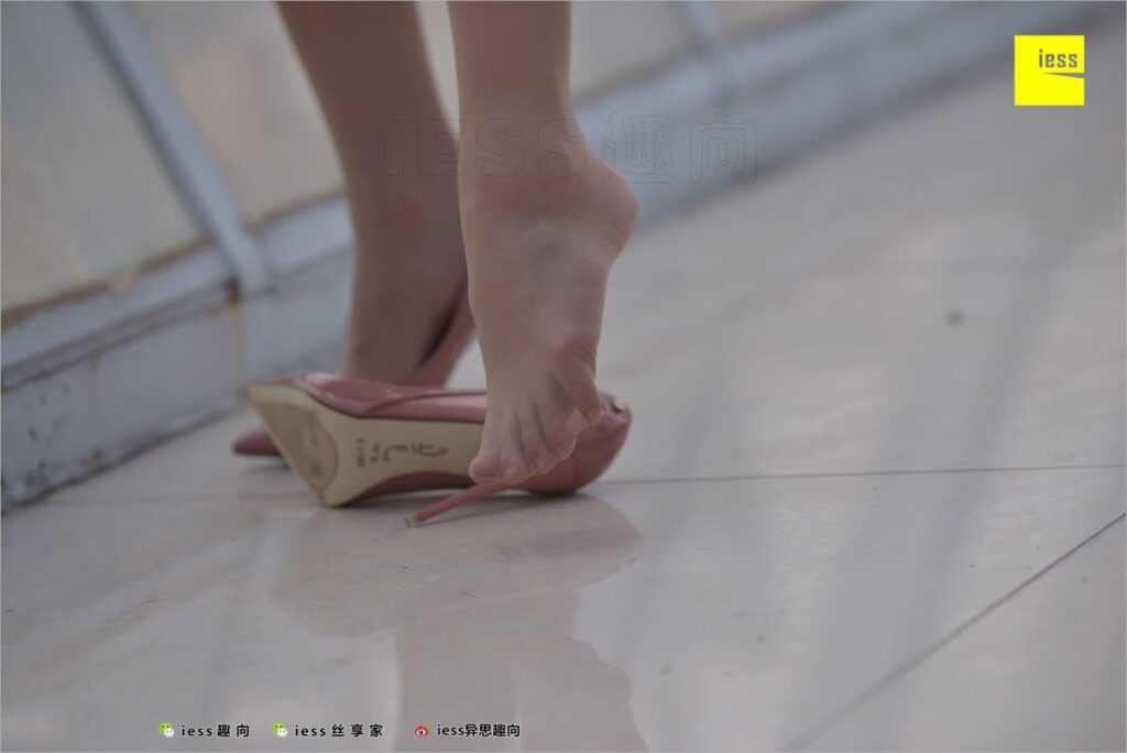 [IESS异思趣向] 2018.06.03 丝足便当239：《肉丝圆舞曲》秋秋 [99P/97.2MB]插图2