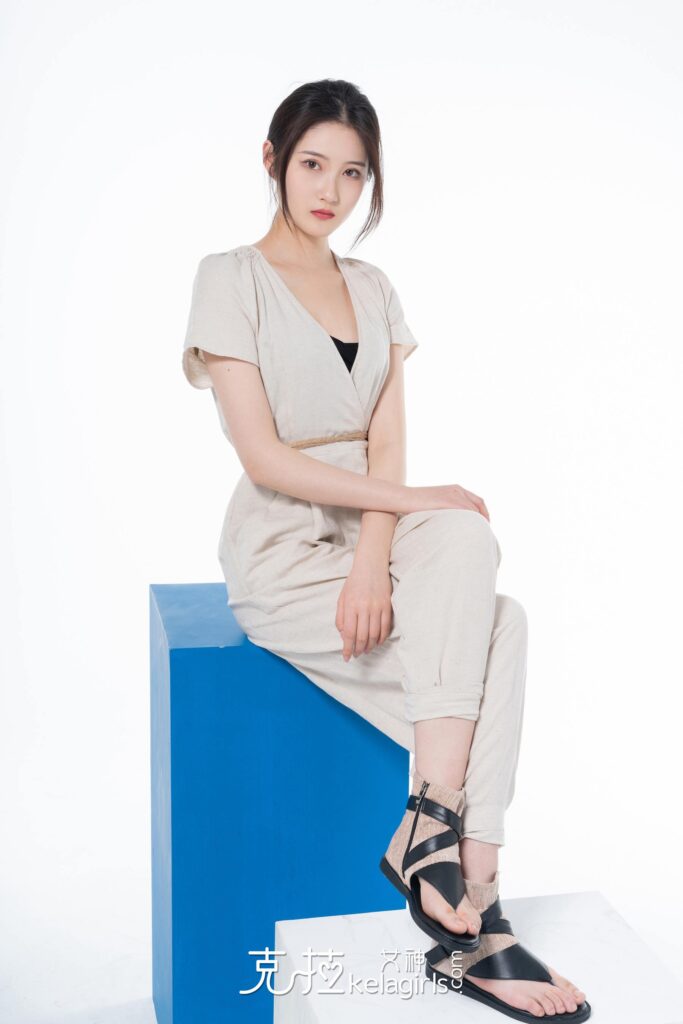 [Kelagirls克拉女神]2021.12.21《脱鞋量脚》嘉萌[30P/316MB]插图2