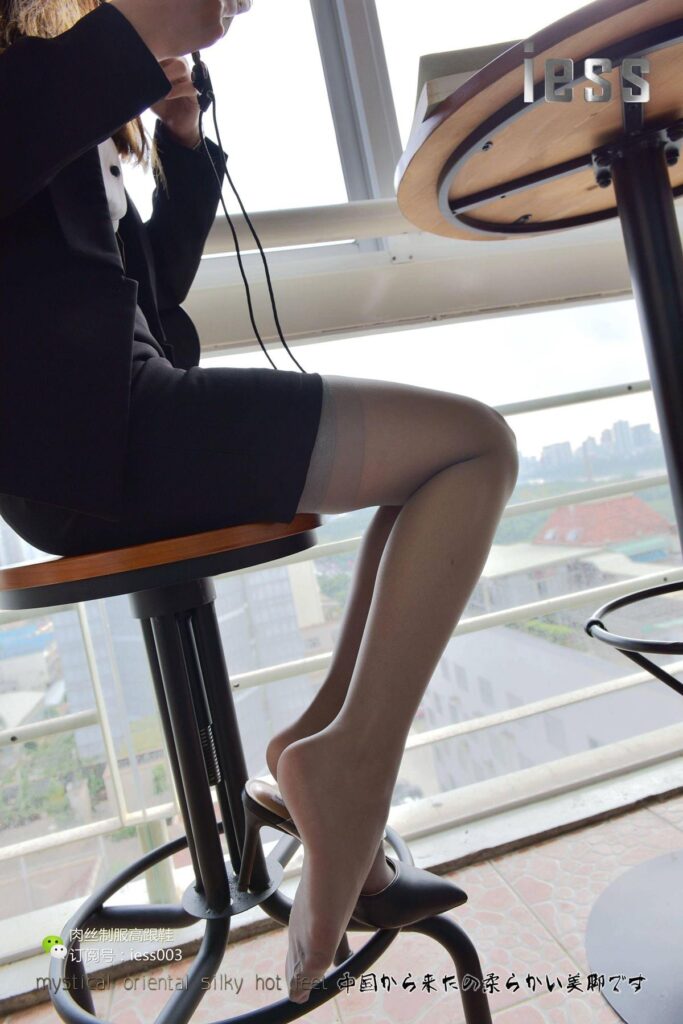 [IESS异思趣向] 2017.05.17 丝享家008： 《灰色吊带袜》婉萍 [96P/94.7MB]插图3