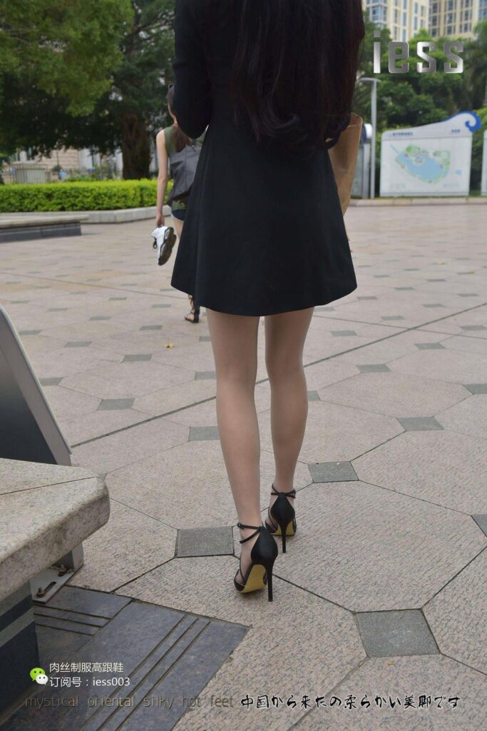 [IESS异思趣向] 2017.05.23 丝享家013：《换上丝袜上班去！》欣欣 [88P/49.5MB]插图2