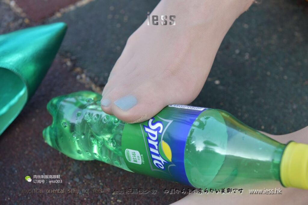 [IESS异思趣向] 2017.06.01 丝享家014：《辣妈丝足幻想启示录》君君 [99P/24.1MB]插图1