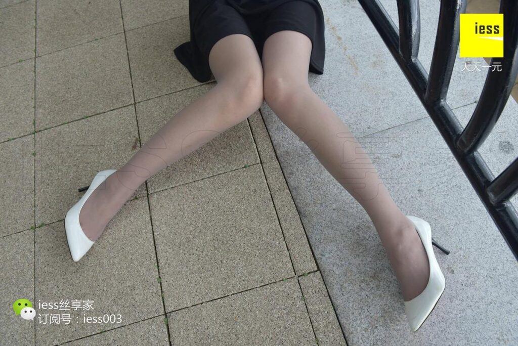 [IESS异思趣向] 2017.07.07 丝享家017：《野花、铁链、灰丝》墨轩 [97P/111MB]插图3