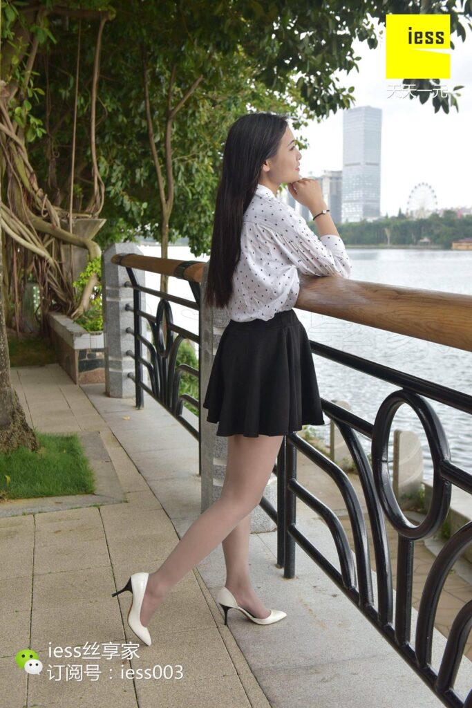 [IESS异思趣向] 2017.07.07 丝享家017：《野花、铁链、灰丝》墨轩 [97P/111MB]插图1