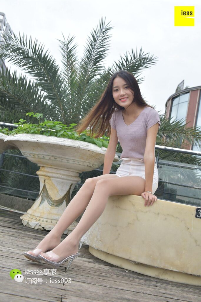 [IESS异思趣向] 2017.07.19 丝享家025：《透明水晶鞋的幻想》婉萍 [99P/68.7MB]插图2